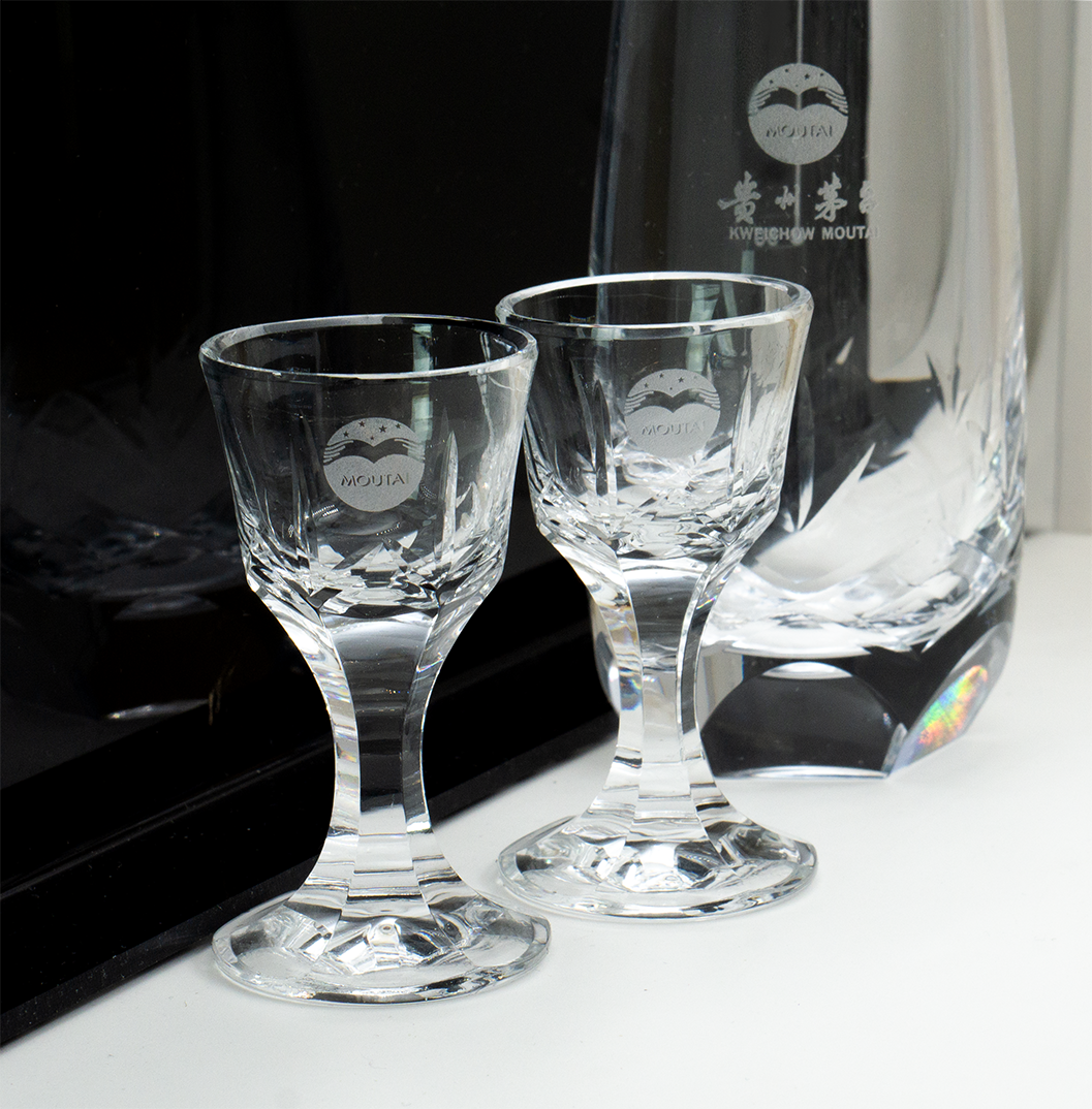 Moutai 2-Cup Drinkware Set